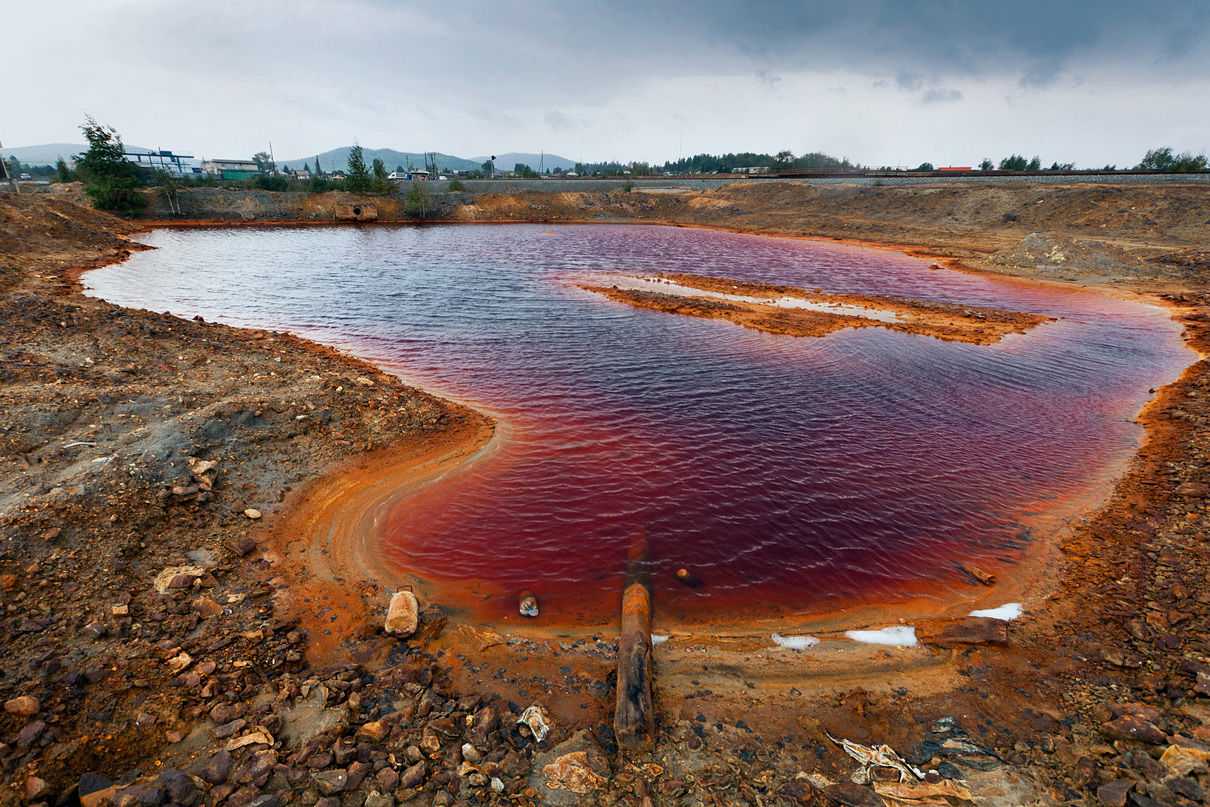 Загрязнение воды металлами. Карабаш озеро. Озеро Карабаш Челябинская область. Карабаш загрязнённая почва. Карабаш кислотные дожди.