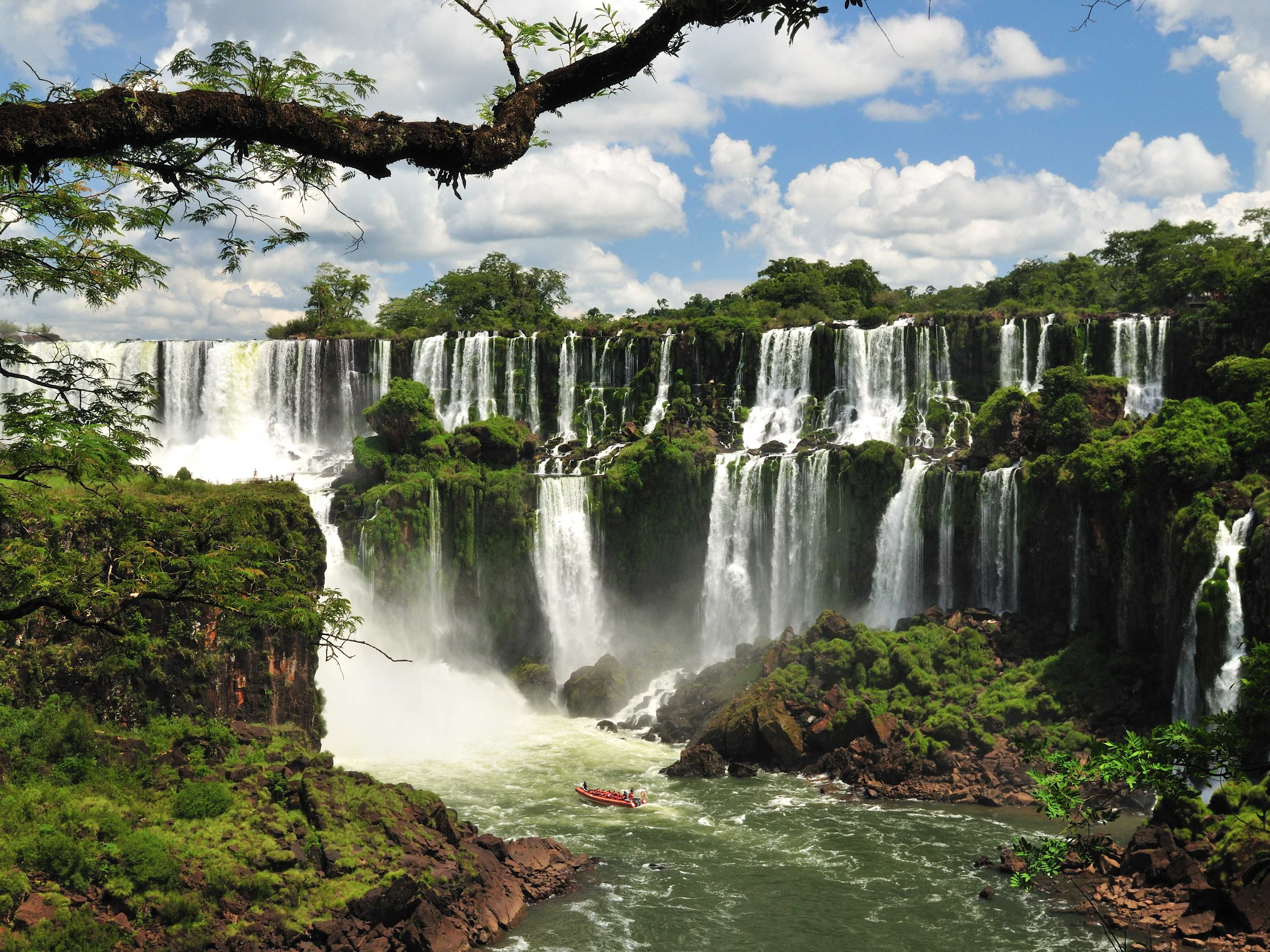 Водопады ю. Парк Игуасу, Аргентина/Бразилия. Водопад Игуасу. Водопад Игуасу в Южной Америке. Водопад гуси . Аргентина.