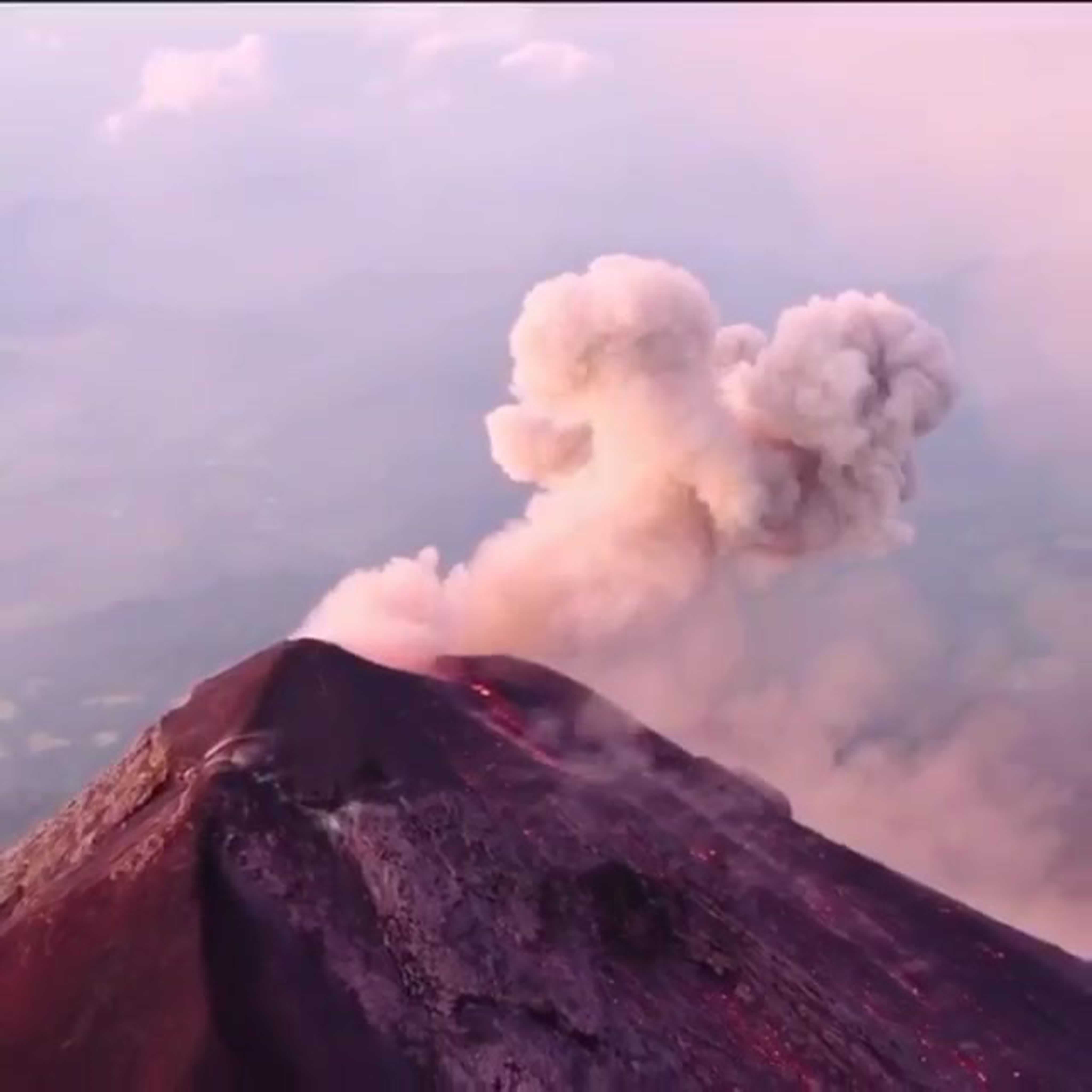Вулканы земли: спящие, действующие, потухшие. вулканы самые высокие, опасные, активные, действующие, география 5 класс.