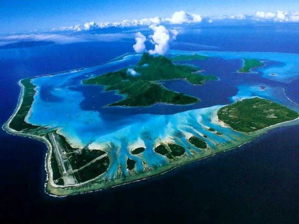 Тихий океан наиболее известен своими многочисленными островами, которых насчитывается около 20-30 тыс Не рассматривая Австралию как остров, так как это континент, расположенный на собственной континентальной плите, в этот список включены десять крупнейших