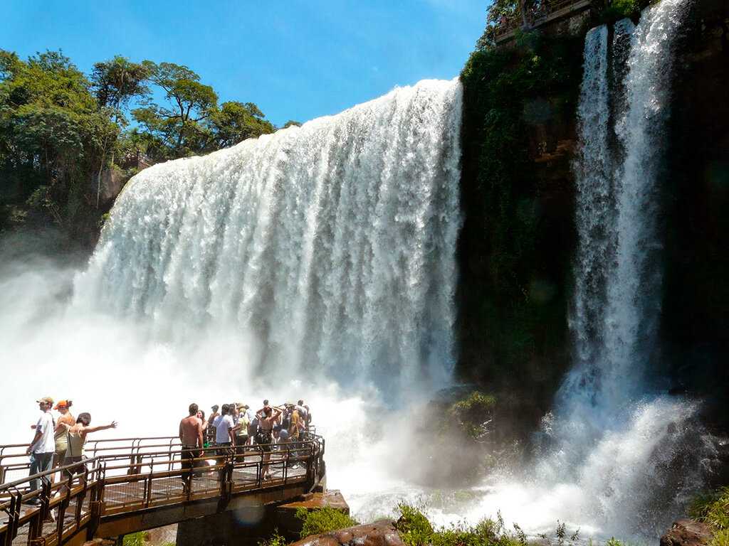 В этой статье представлена десятка одних из самых больших и высоких водопадов России, с кратким описанием и фото