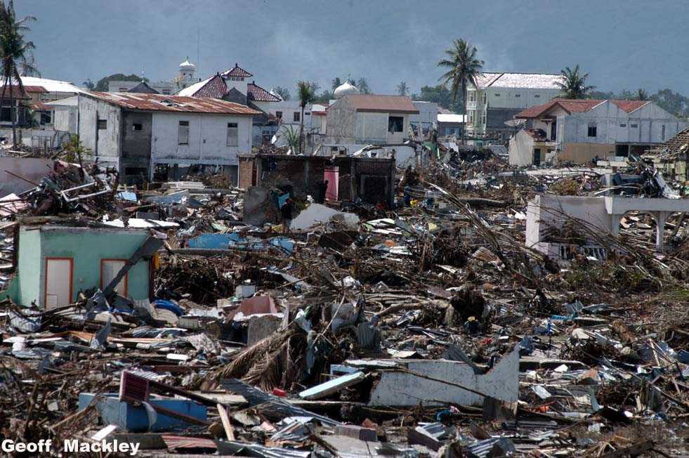 Запах моря : 26 декабря 2004 года цунами забрало жизнь у 230 тыся человек... : off-road drive