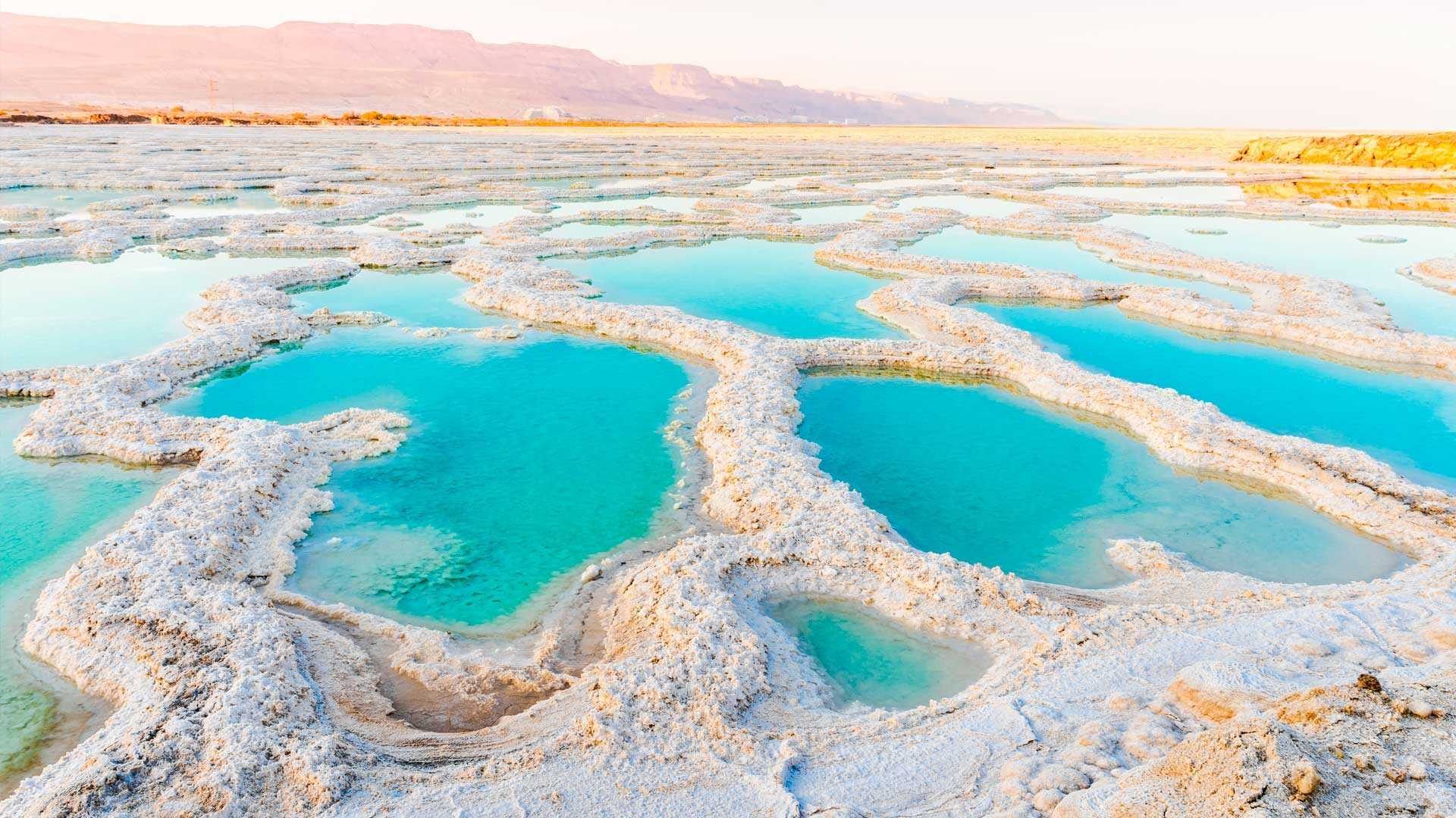 Почему мертвое море так называется?