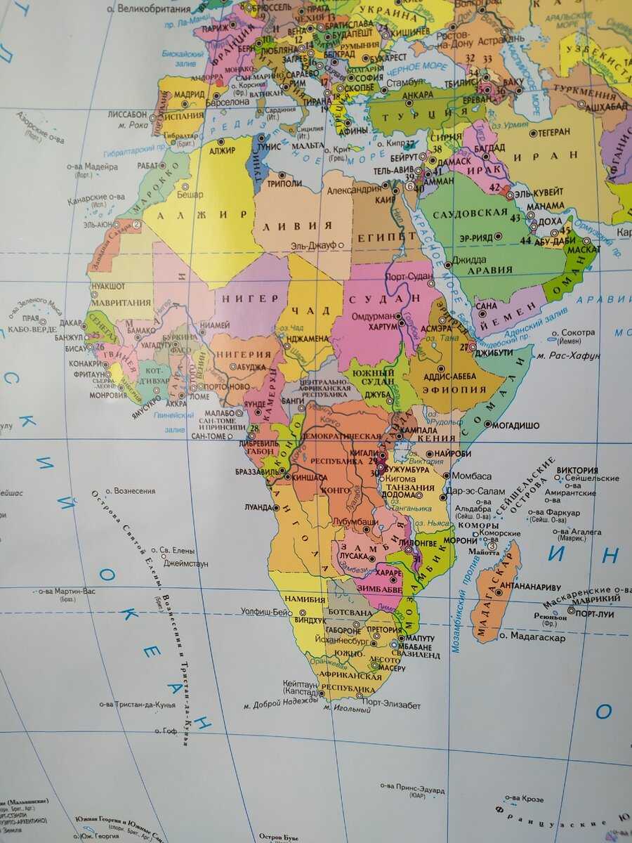 Здесь представлен краткий обзор 10-ти крупнейших африканских стран в порядке возрастания площади с кратким описанием и расположением на карте Африки